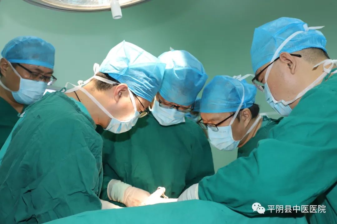 山东省平阴县中医医院骨伤科完成全县首例人工肱骨头（半肩关节）置换术